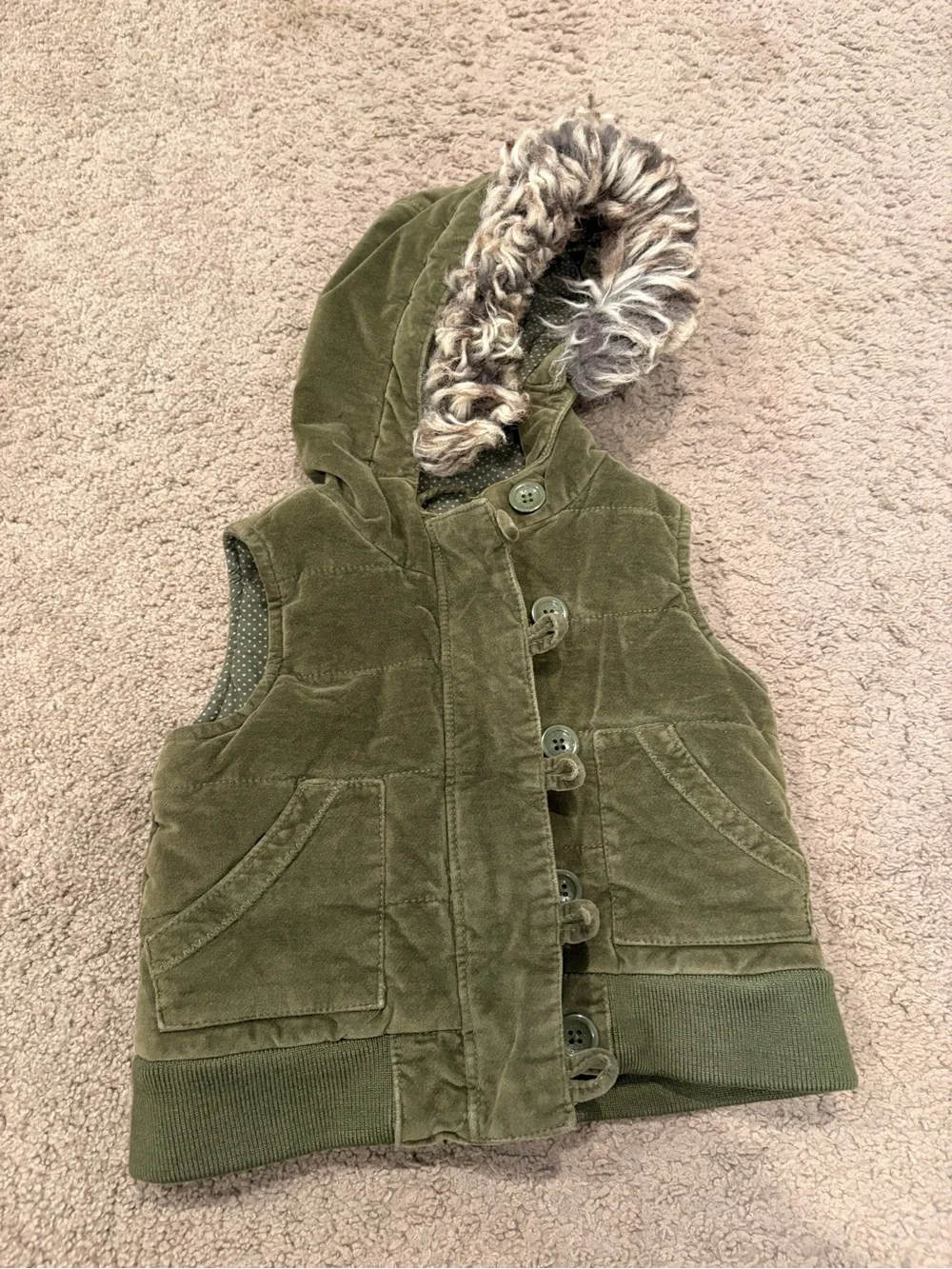 Baby Gap velvet hooded zip vest featuring a faux-fur lined hood Toddler Girls 2T